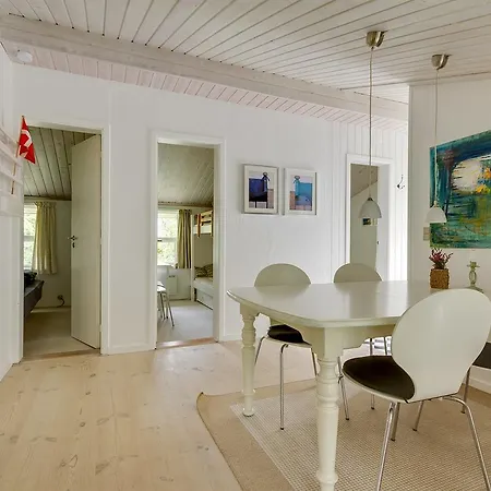 Three-bedroom Holiday In * Hals