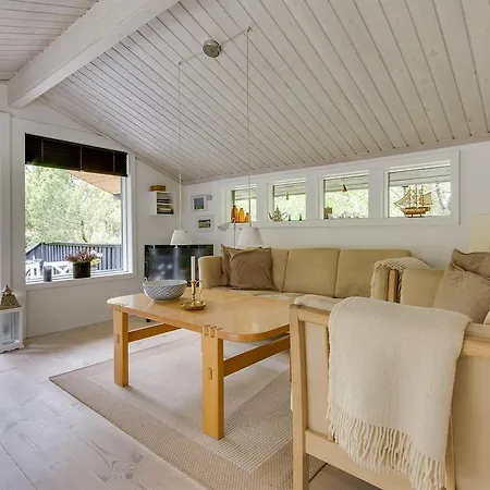 Three-bedroom Holiday In * Hals